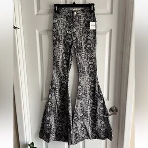 NWT 24 Free People Float On Flare Snake Print Bells Jeans Gray Denim Boho Rare